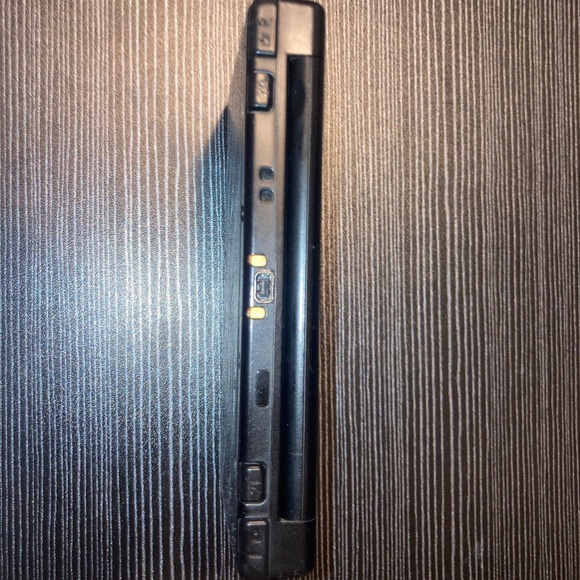 No charger but everything comes as shown and the stick in it - Picture 2 of 7